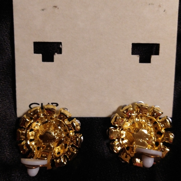 MAXINE DENKER FAUX PERIDOT GOLDTONE CLIP EARRINGS (NWT) - Picture 4 of 4